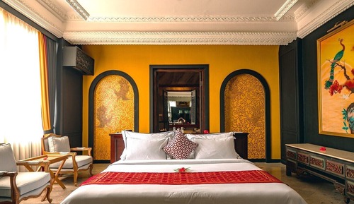 Riverside Suites