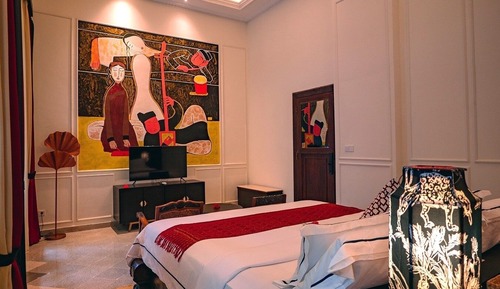 Suite, Pool View