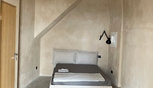 Deluxe Double Room, 1 Queen Bed, Non Smoking, Private Bathroom