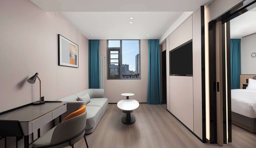 Suite, 1 King Bed, Smoking