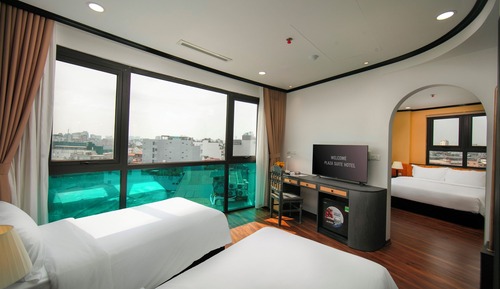 Family Suite Connecting