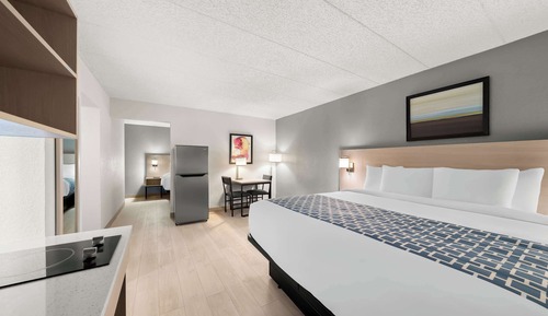 Suite, 1 King Bed, Non Smoking