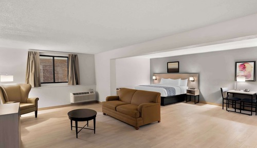 Suite, 1 King Bed, Accessible, Non Smoking