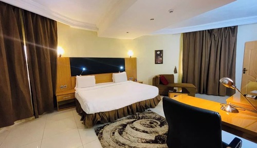 Comfort Room, Balcony, City View