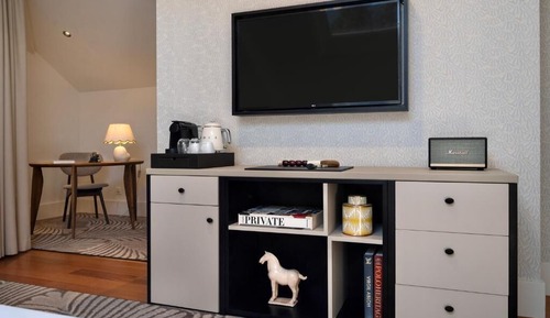 Junior Studio Suite