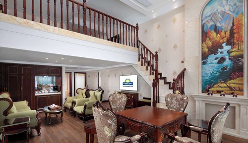 Executive Loft, 1 King Bed, Smoking (Mahjong)