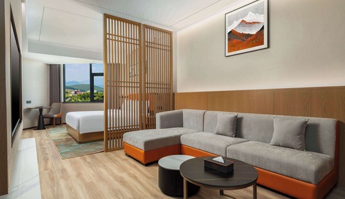 Suite, 1 King Bed, Smoking