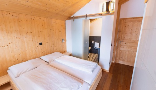 Ferienhaus # 15 mit Sauna, Whirlwanne & Whirlpool außen