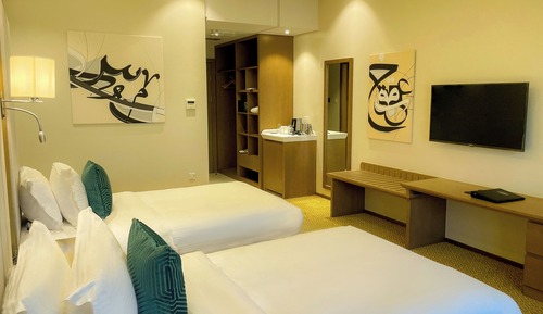 Deluxe Room, 2 Twin Beds, Mountain View