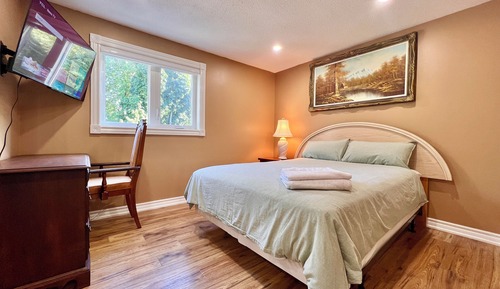 Comfort Room, 1 Queen Bed, Shared Bathroom
