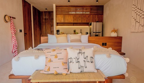 Economy Studio, 1 King Bed, Balcony, Pool View