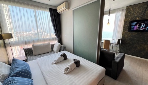 Deluxe Condo, 1 Queen Bed, Non Smoking, Kitchenette