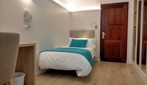 Single Room, Mountain View