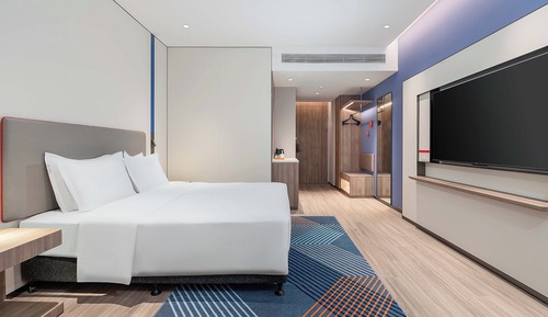 1 King Standard Extra Floor Space