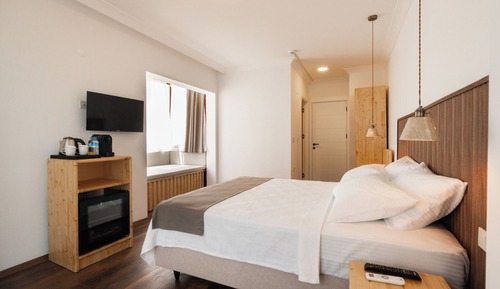 Luxury Triple Room, City View