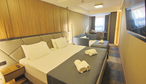 Junior Studio Suite, City View
