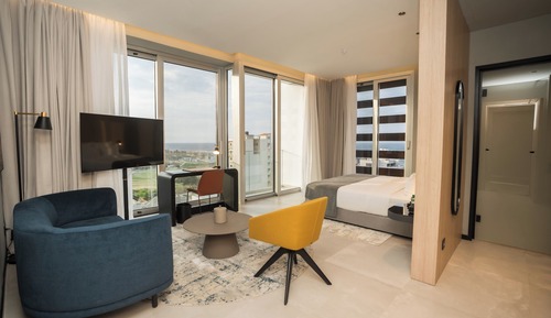 Deluxe Suite