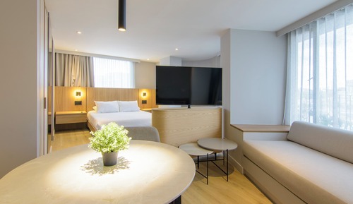 Studio Suite, City View