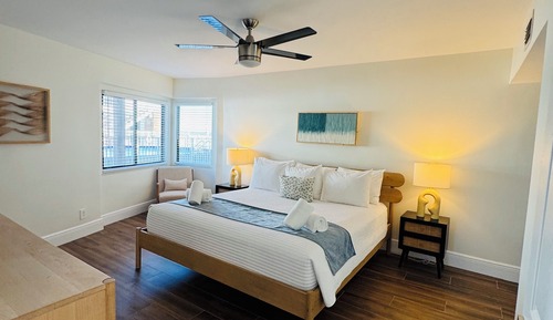 Suite, Pool View