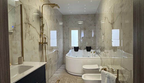 Emerella Luxury Honeymoon Suite 8