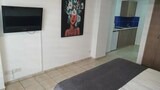 Studio Suite 202, Front