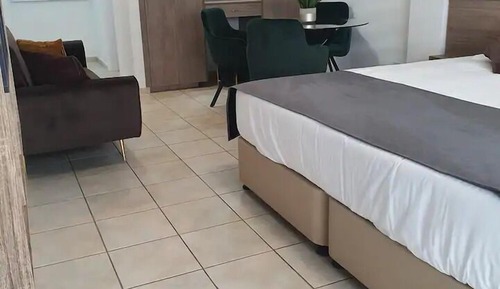 Family Studio Suites 401