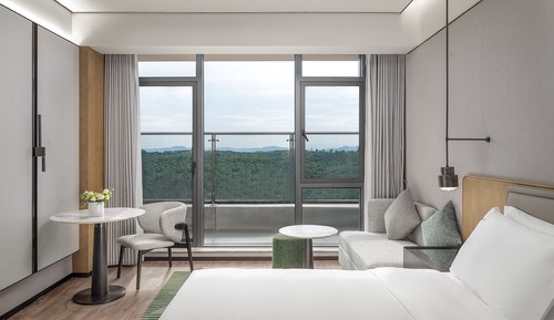 Standard Room, 1 King Bed, Balcony