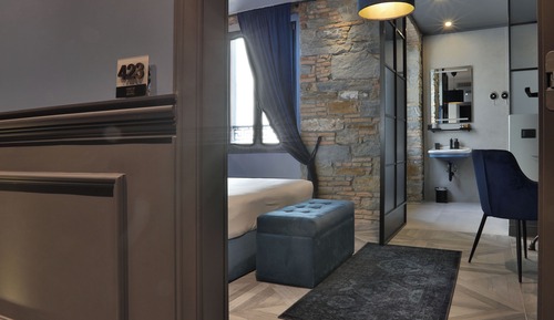 Superior Double or Twin Room, Bathtub