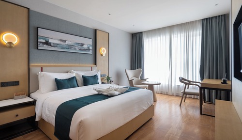 Club Room, 1 King Bed, Non Smoking, City View