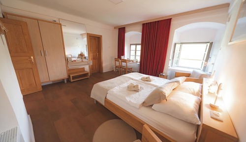Deluxe Double Room (4)