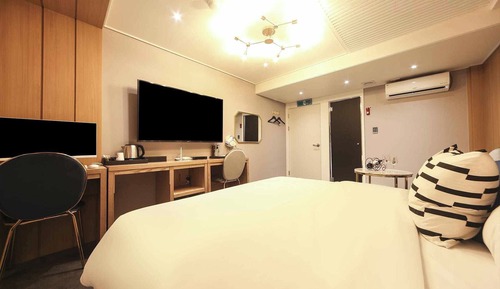 Premier Room