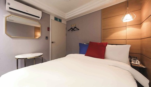 Economy Room