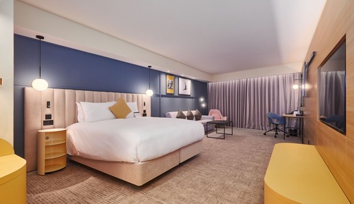 Suite, 1 King Bed, Terrace