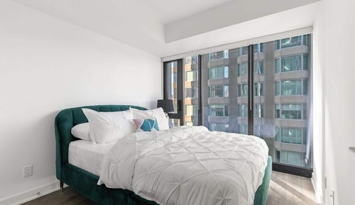 Executive Suite, City View