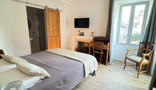 Classic Room, Hill View
