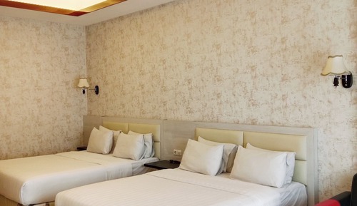 Family Twin Room, 2 Queen Beds, Non Smoking, Private Bathroom
