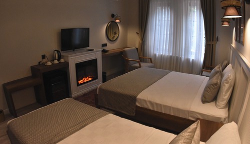 Deluxe Quadruple Room, Multiple Beds, River View