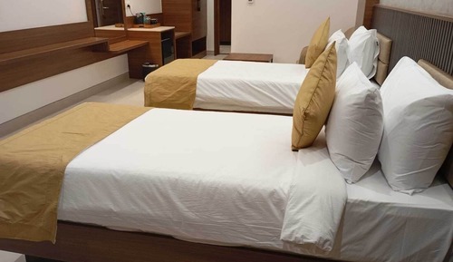 Deluxe Twin Room, City View