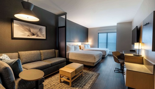 Room, 1 King Bed, Roll-in Shower