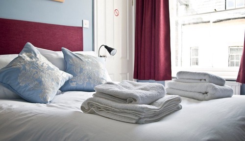Room (3)