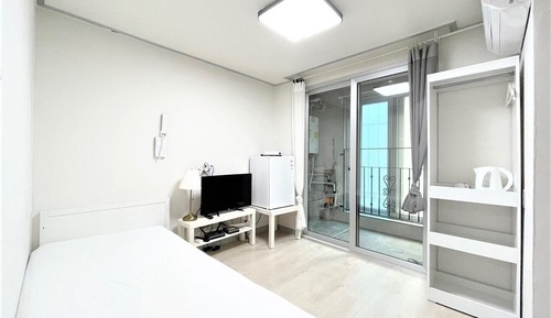 Basic Single Room, Non Smoking, Private Bathroom (Self Check-In, non-Korean nationals only)