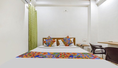 Deluxe Room, Smoking