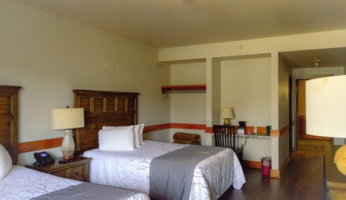 Upper-Level, 2 Queens 202-207