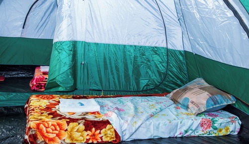 Basic Tent, Lake View