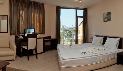 Basic Suite, Balcony, Park View