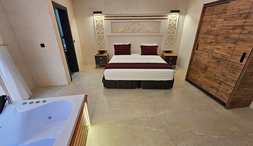 Luxury Suite