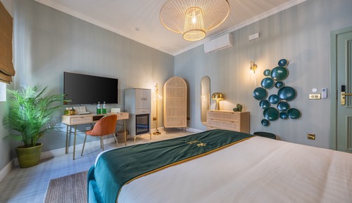 Deluxe Double Room, 1 King Bed, Non Smoking, Private Bathroom