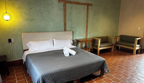 Comfort Room, City View
