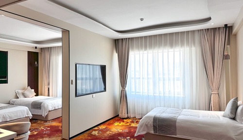 Deluxe Triple Room, City View