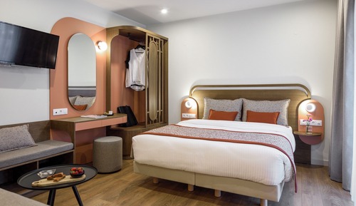 Deluxe Triple Room, City View